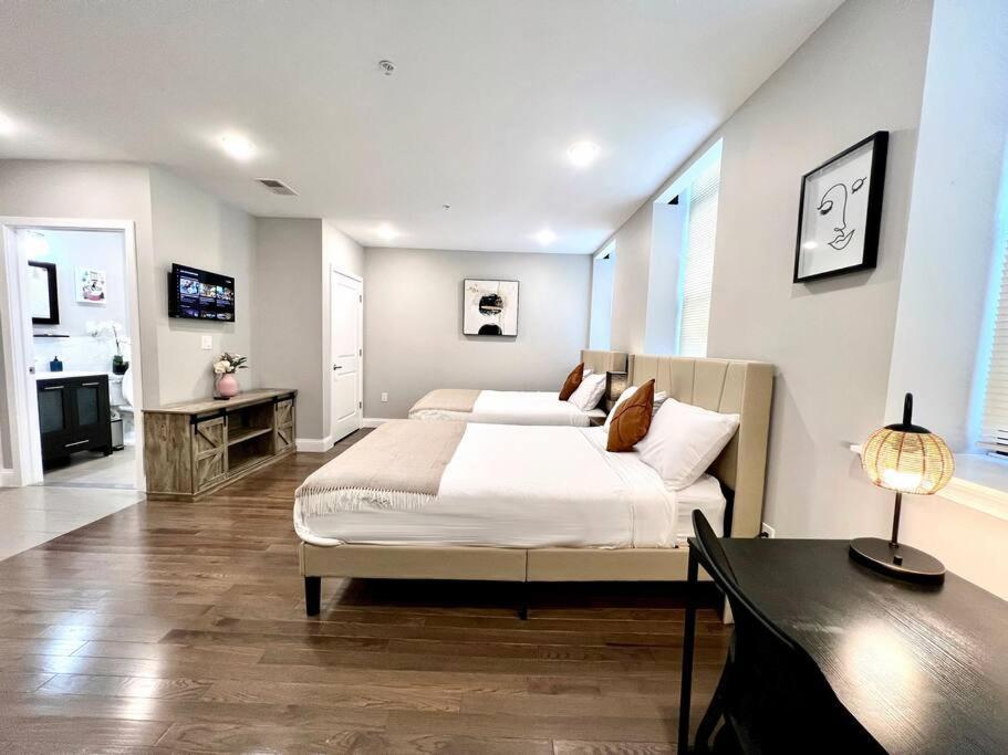 Apartment 306 Deluxe King Bed Suite In The Center City Of Philadelphia Philadelphia